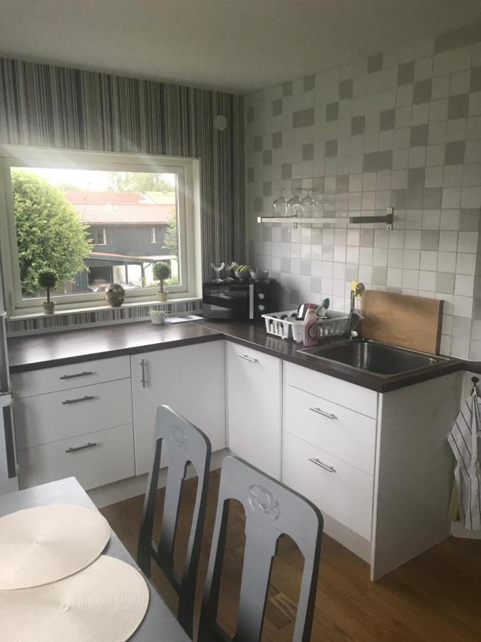 2 Rum Och Koek Pa Faerjestad Karlstad Extérieur photo